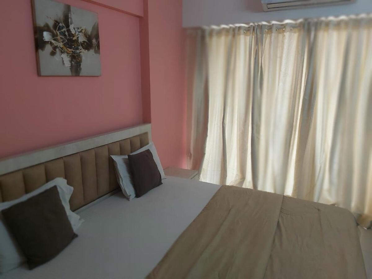 Luxury In Bandra Apartment *