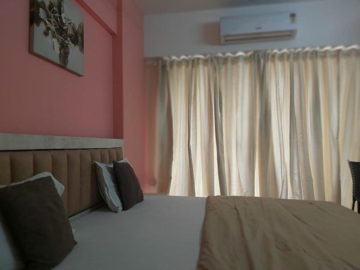 Luxury In Bandra Apartment *